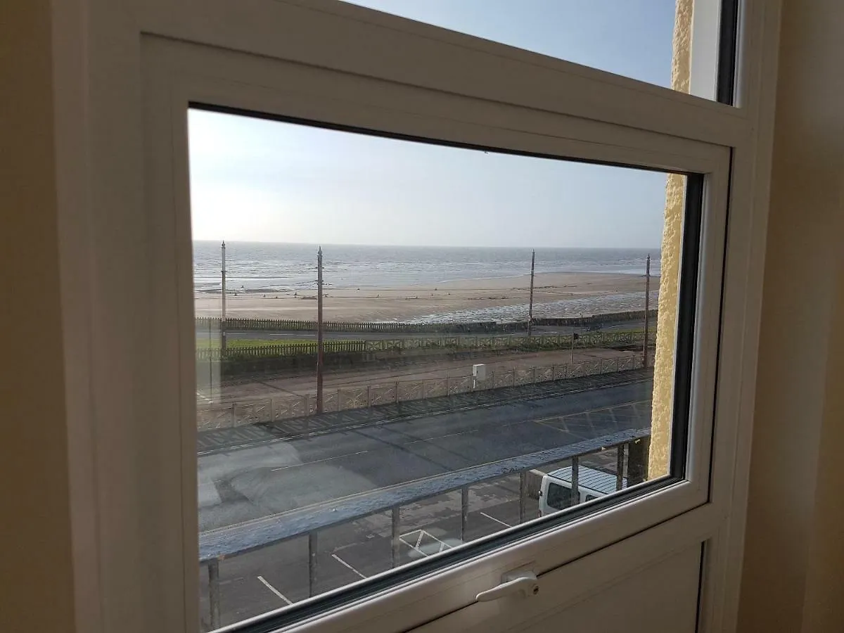 Granada Apartments Queen'S Promenade Blackpool United Kingdom