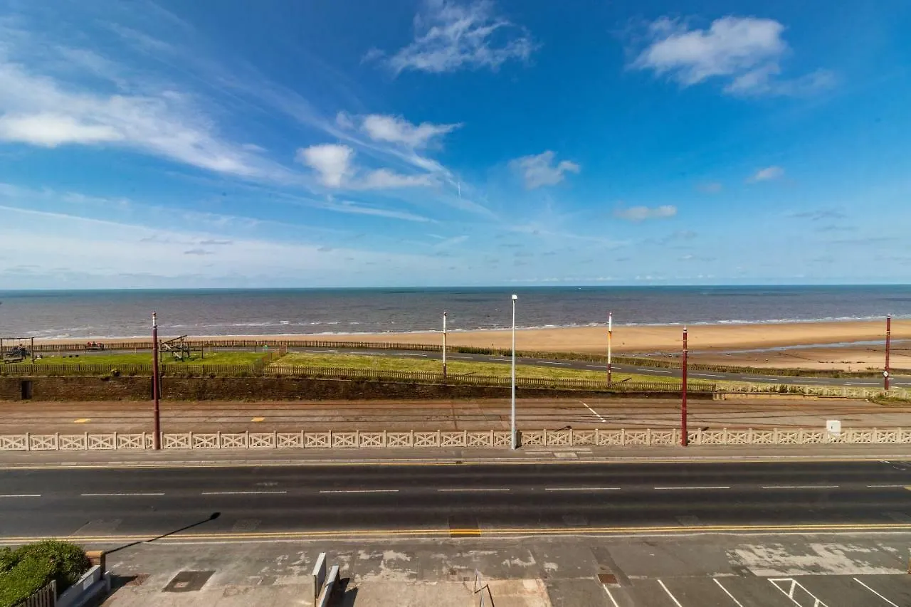 Granada Apartments Queen'S Promenade Blackpool