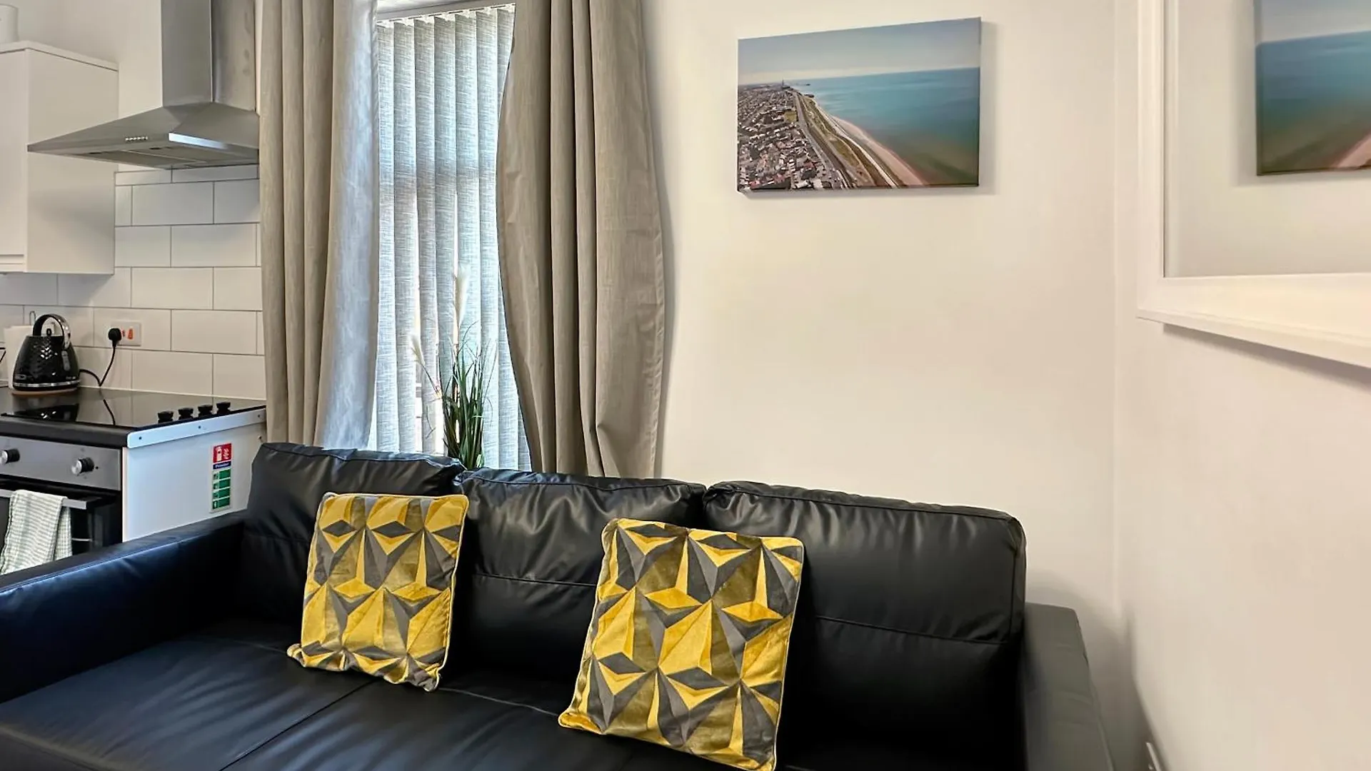 Granada Apartments Queen'S Promenade Blackpool