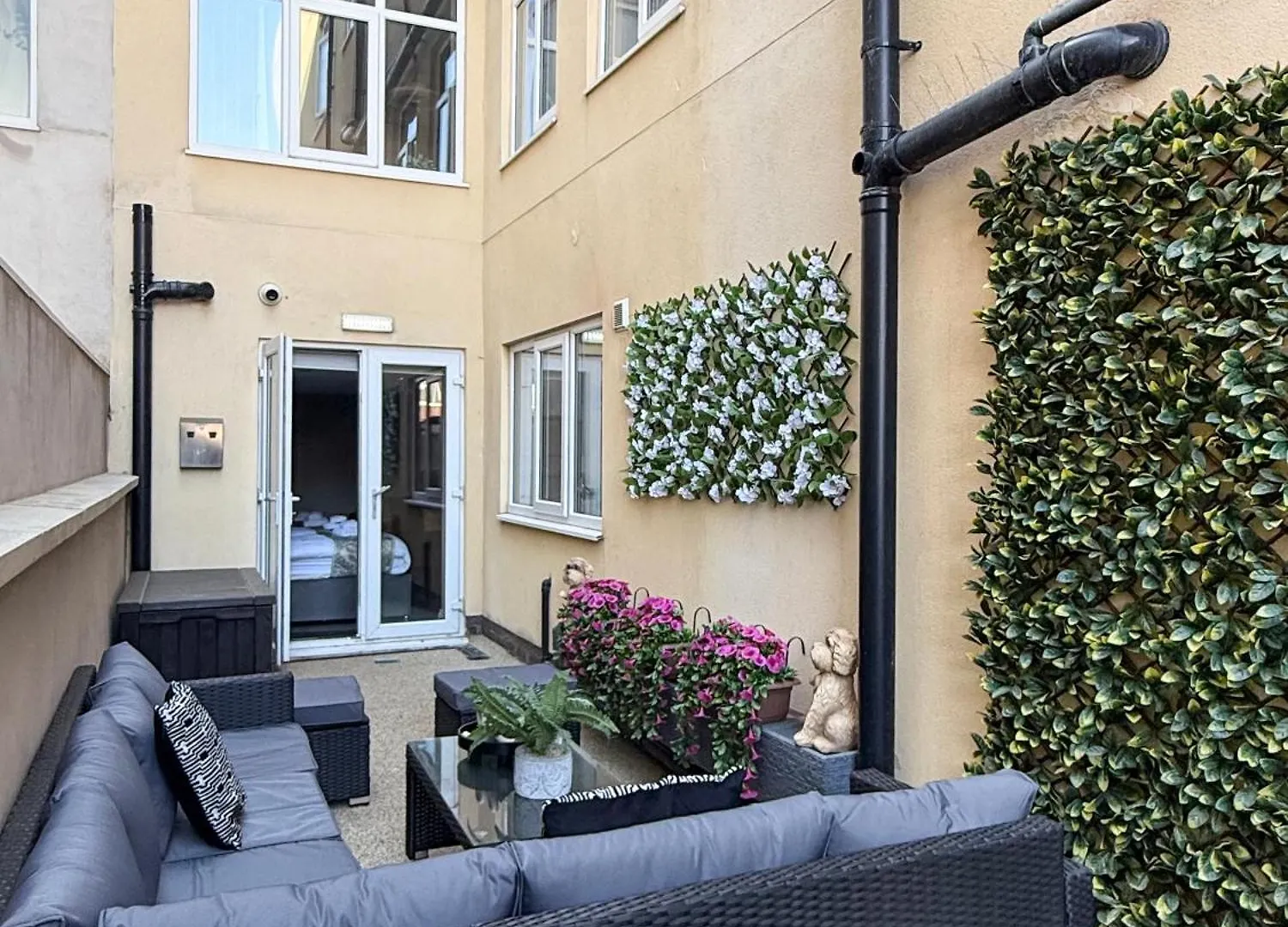 Granada Apartments Queen'S Promenade Blackpool United Kingdom